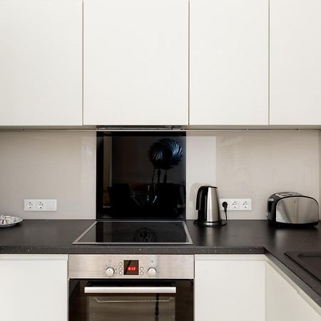 Lovely 2-Bedroom Apartment At The Vaci Street Budapest Luaran gambar